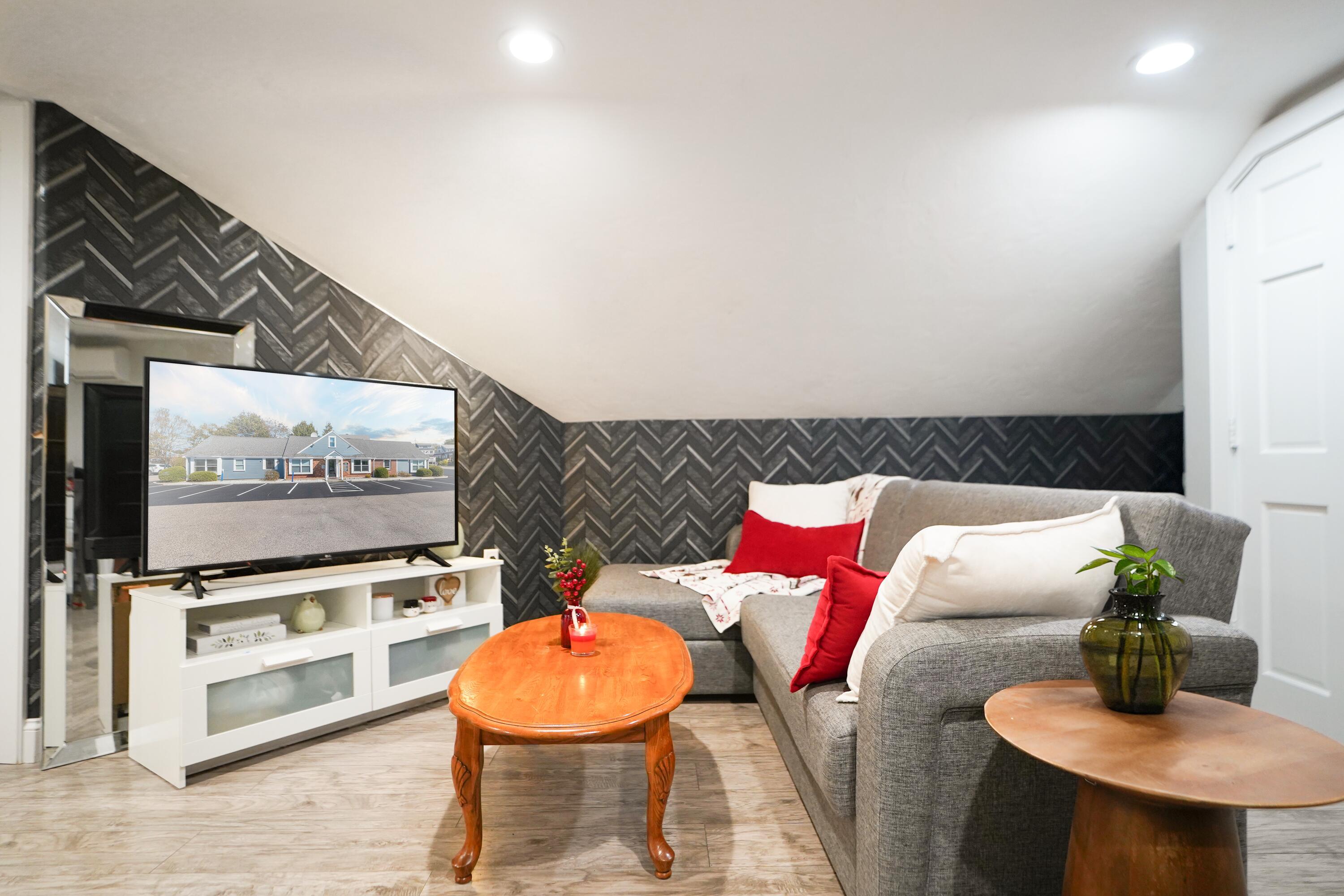 Image 4: Renovated & Rented