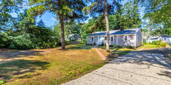 37 Naushon Road