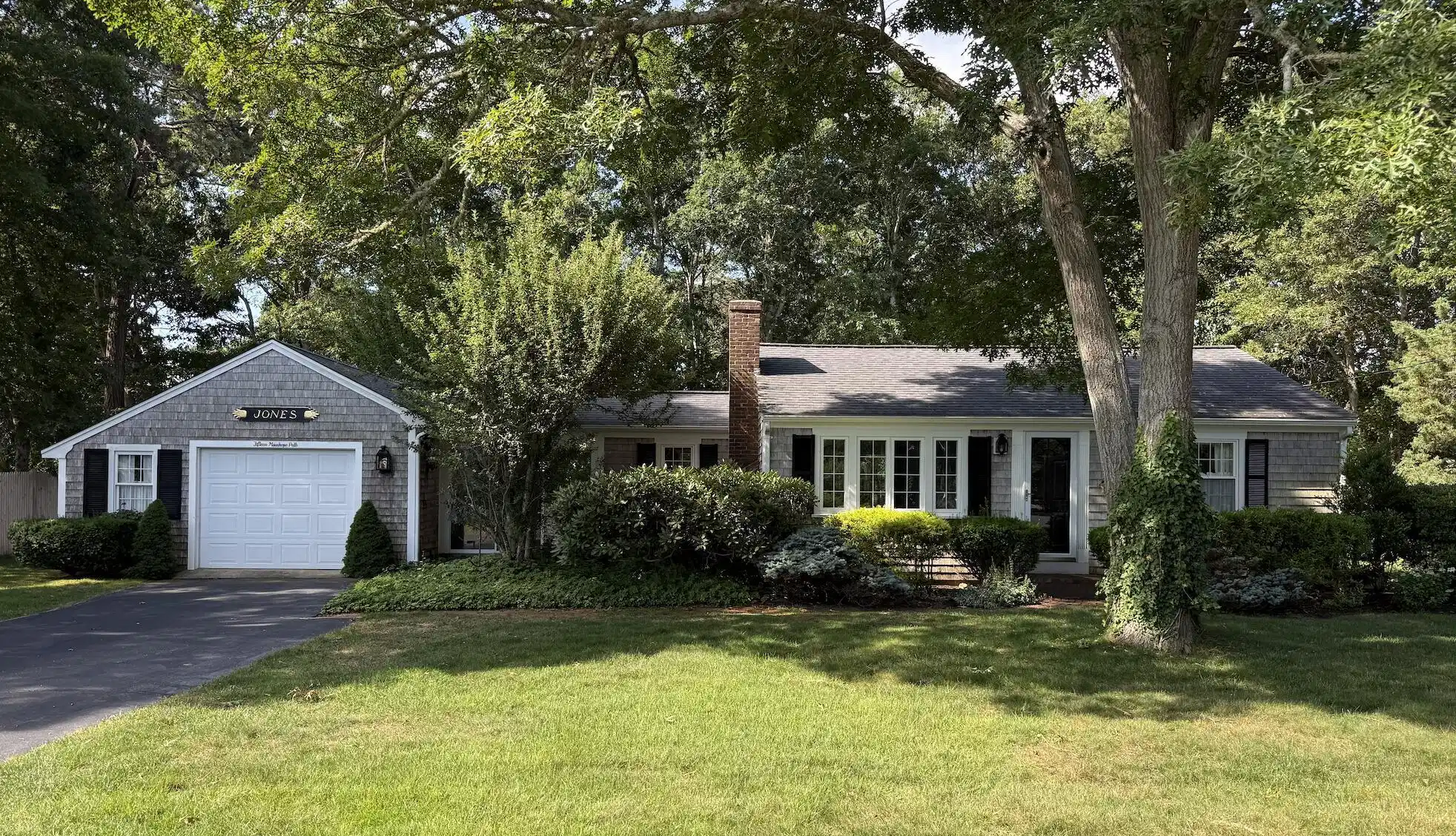 Image 1: Front of house