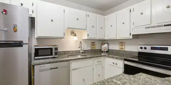 Image 3: 777MainSt-17