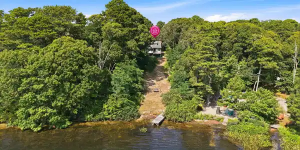 Image 2: Spectacular WATERFRONT lot on Great Pond