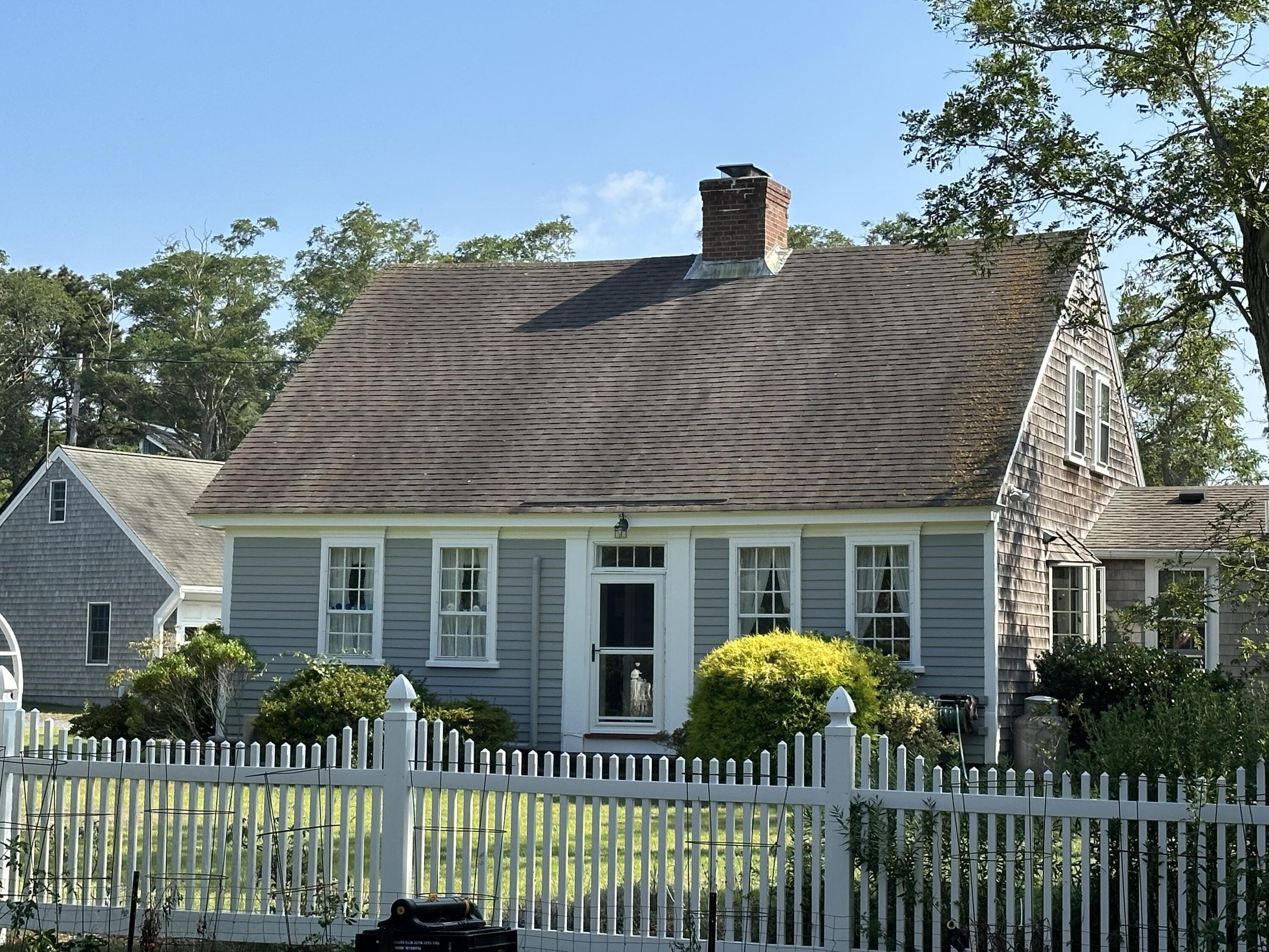 Image 2: Exterior Summer