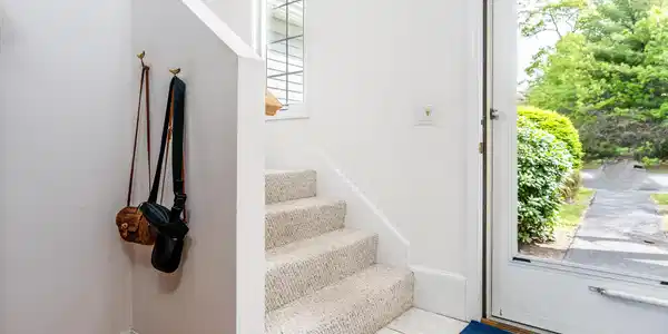 Image 3: entry