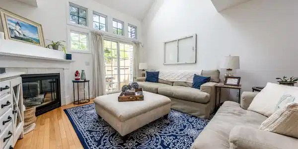 Image 4: livroom1
