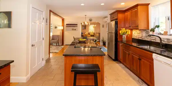 Image 4: 68 Front St-07 (2)