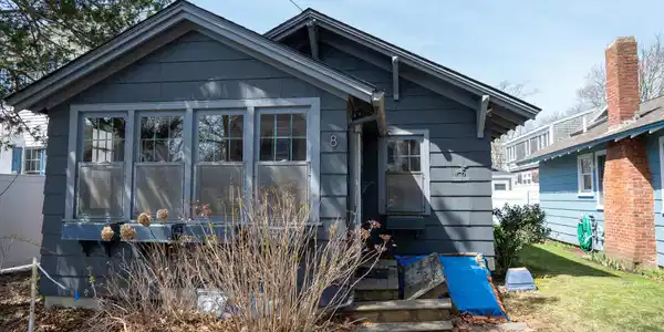 8 Essex Place