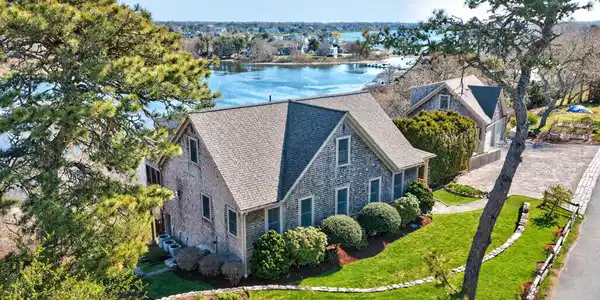 7 Squanto Drive