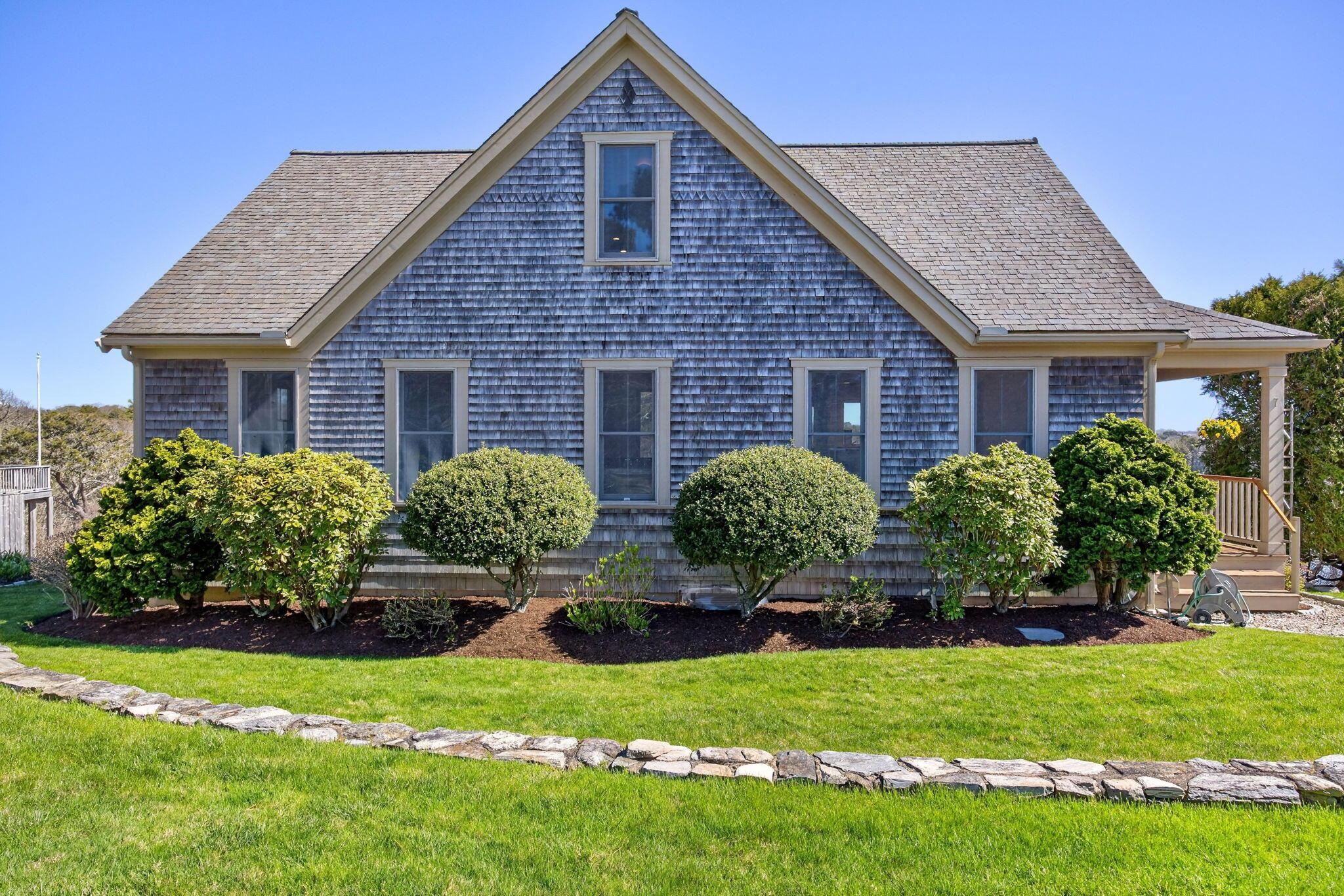 Image 3: Nantucket style!