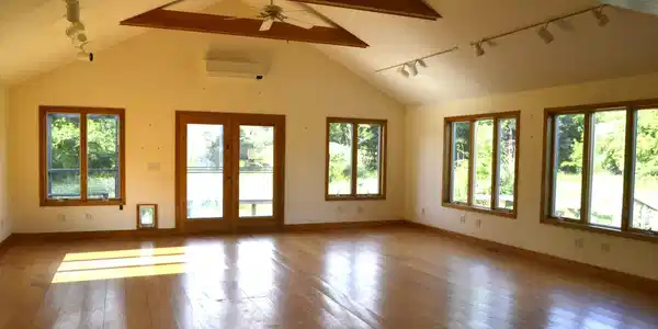 Image 2: lvg room