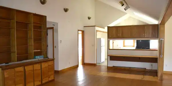 Image 3: dinning room