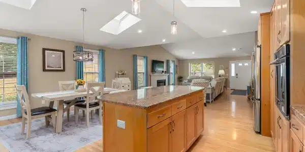 Image 4: kitchen area