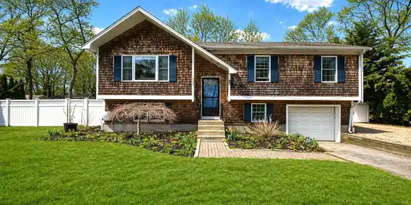 104 Seagate Lane