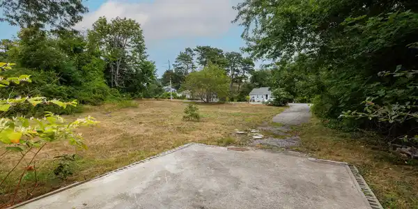 Image 4: Back of Lot