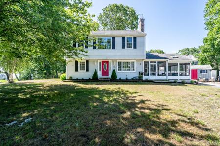 135 Baxter Avenue