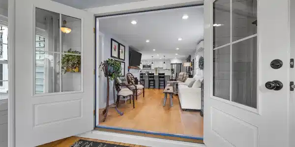 Image 4: 8-web-or-mls-182-woods-hole-rd