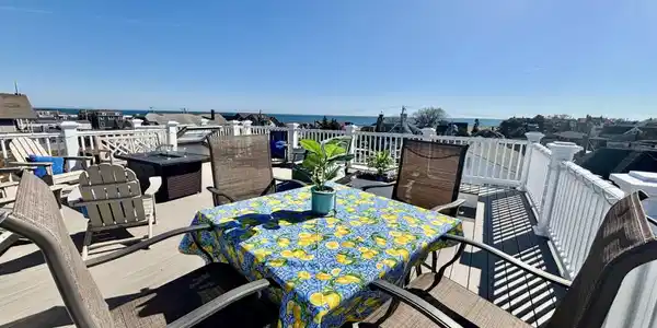 Image 4: _deck dining