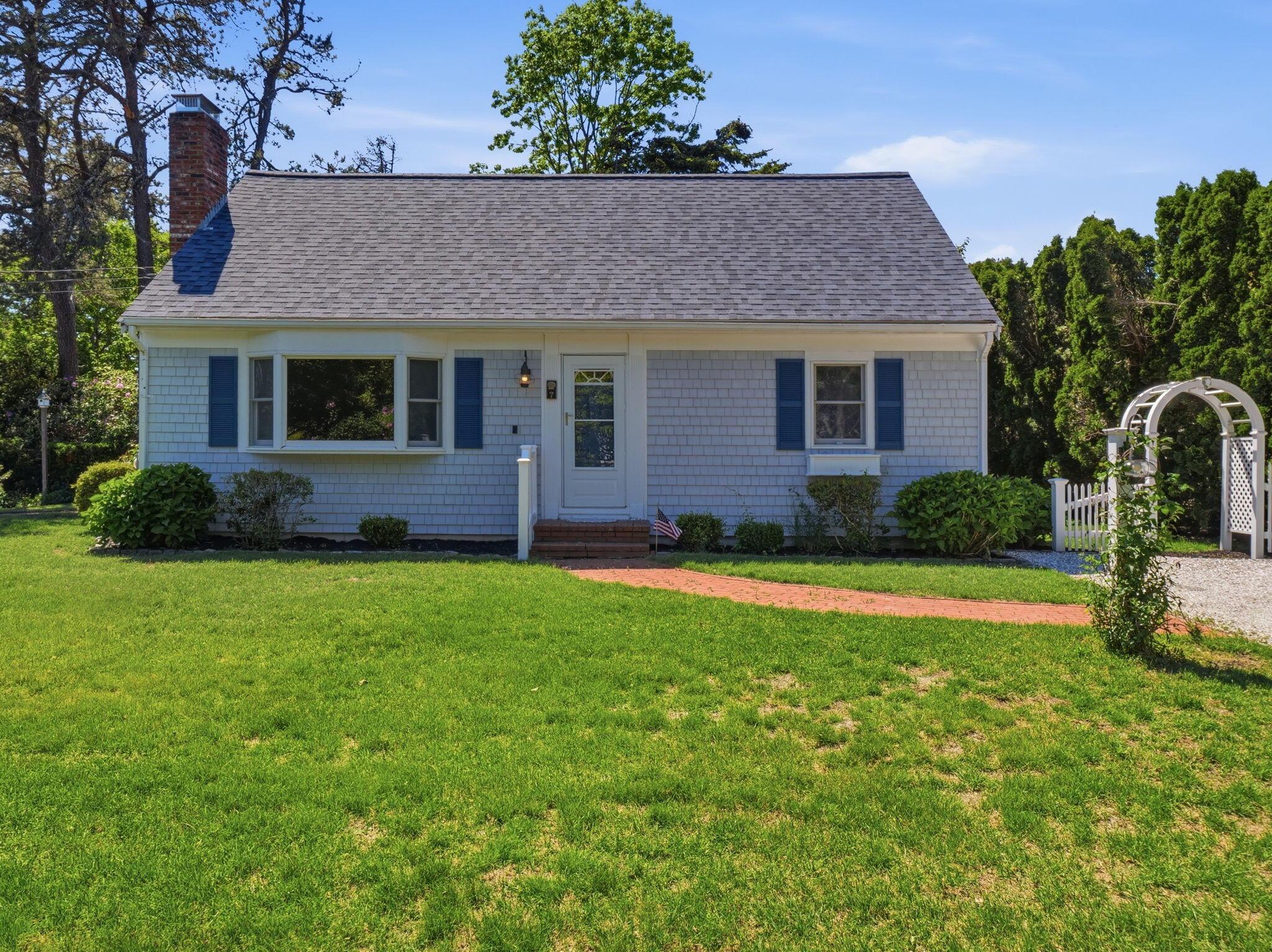 Image 2: 26-web-or-mls-7_Chelseas_Way_Yarmouth_MA