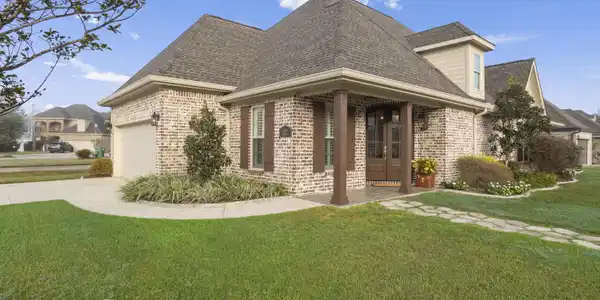 3853 Chateau Cove