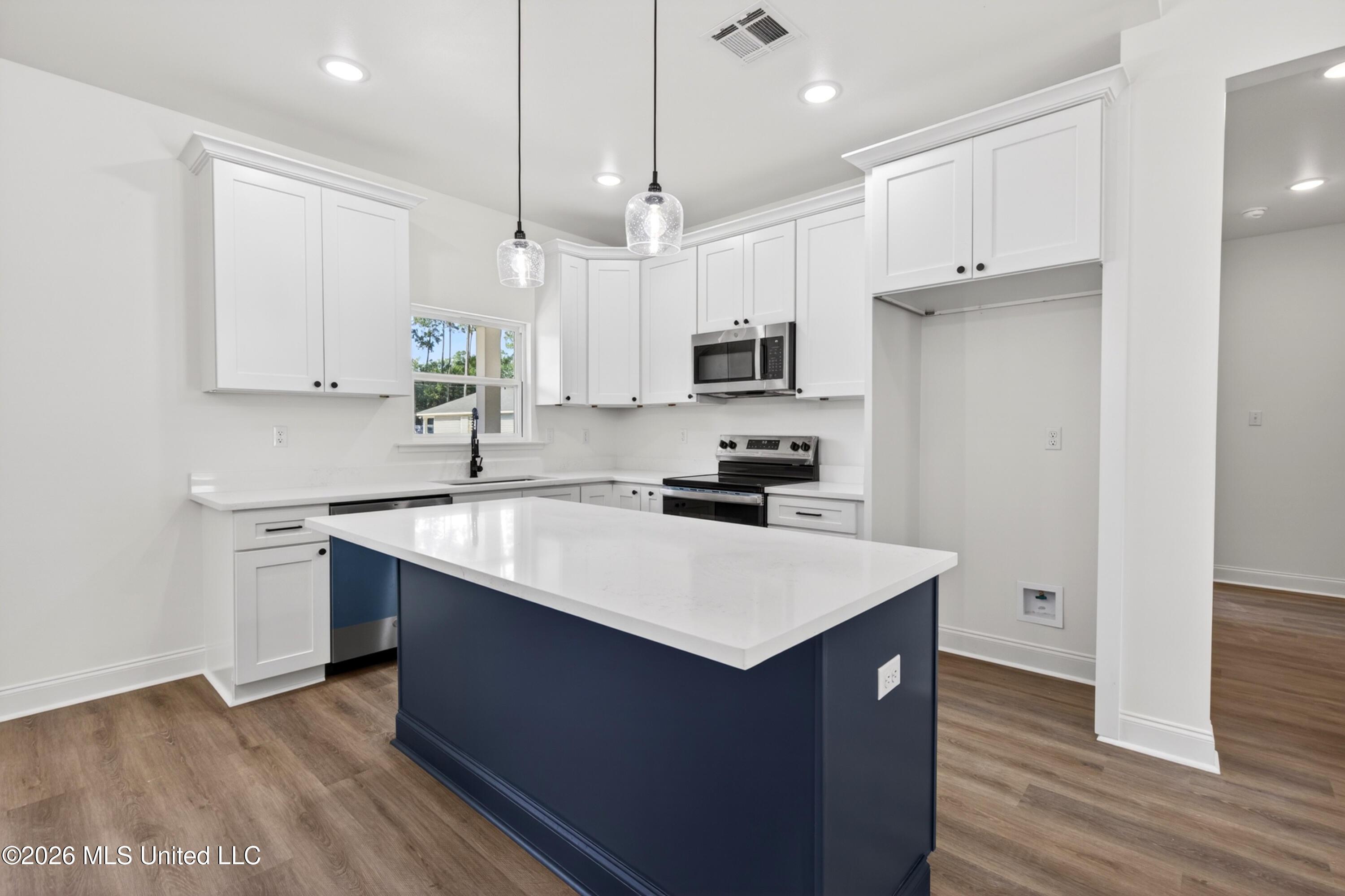 Image 3: 201TarponSt.-11