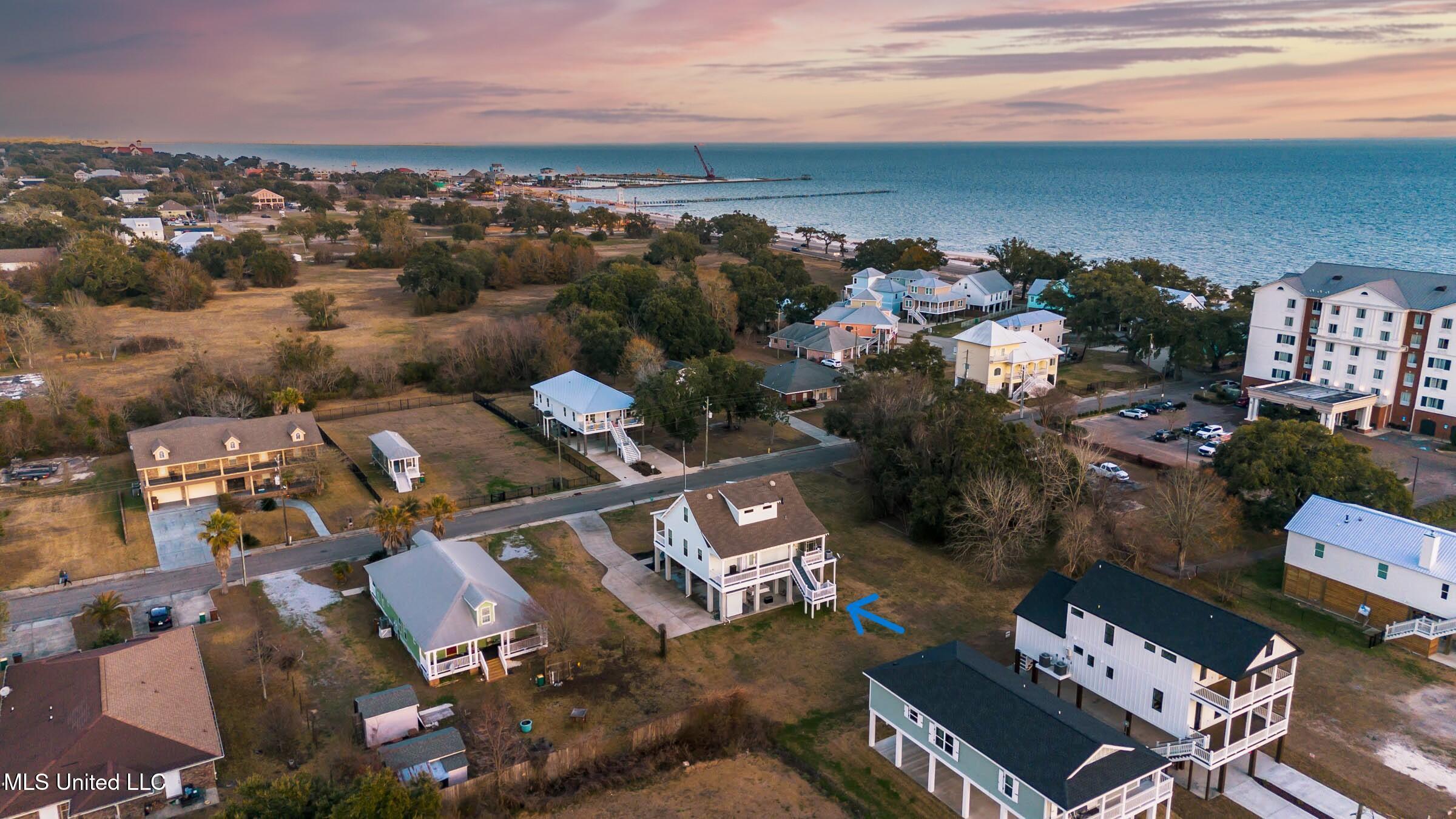 Image 4: 430 Russel Ave