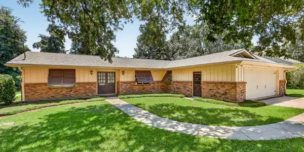 5570 E Diamondhead Drive