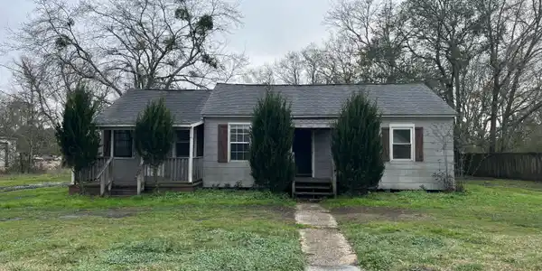 1210 Live Oak Avenue