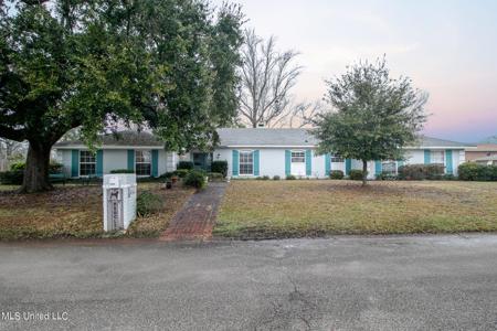 2414 Hickory Hills Circle