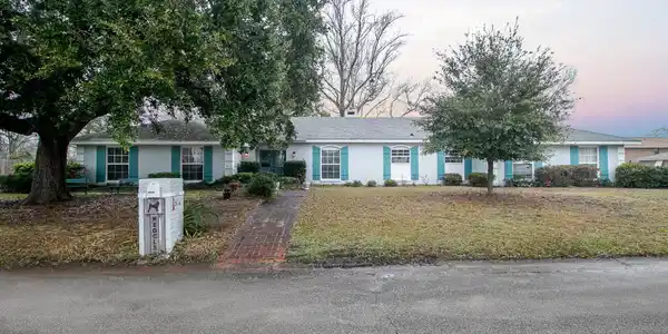 2414 Hickory Hills Circle