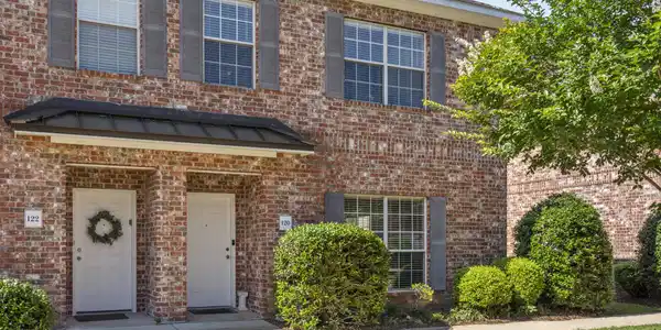 120 Armand Oaks