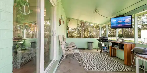 Image 2: 02 patio