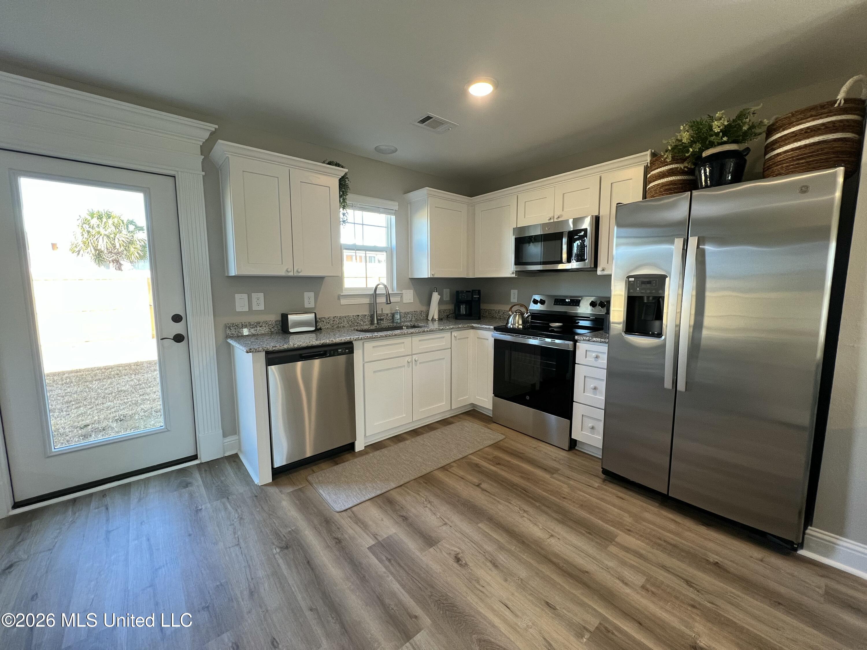 Image 2: Kitchen