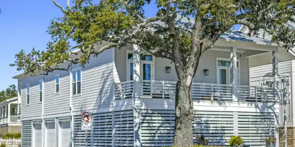 4832 Beach Boulevard W
