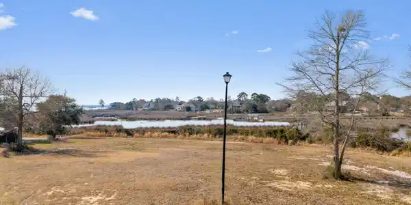 Image 2: Lot