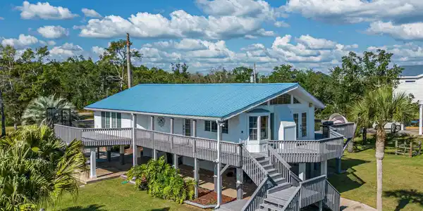 650 Oleander Drive