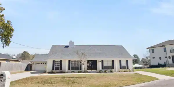 842 Ancient Oaks Circle