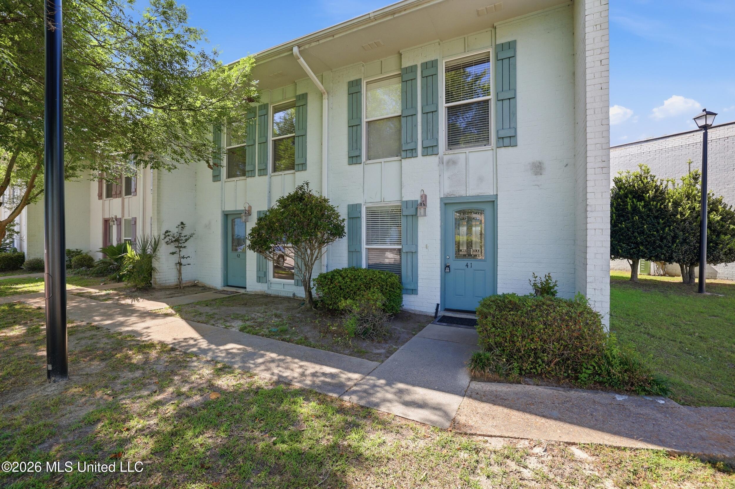 Image 3: FRONT VIEW DOOR ON END IS 41