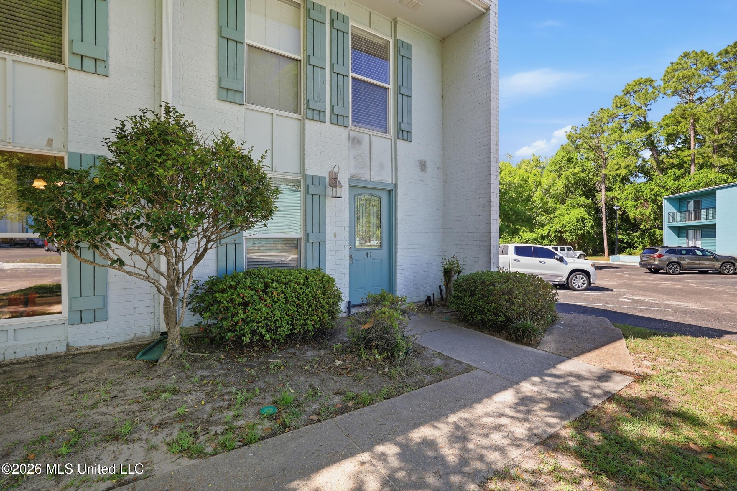 Image 4: END DOOR IS UNIT 41