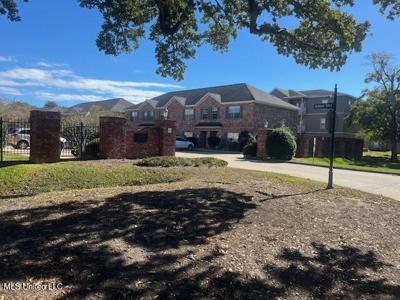 210 Armand Oaks