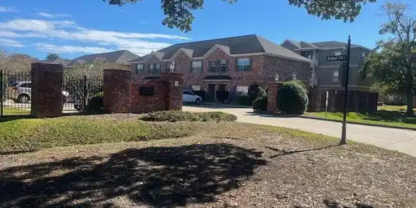 210 Armand Oaks