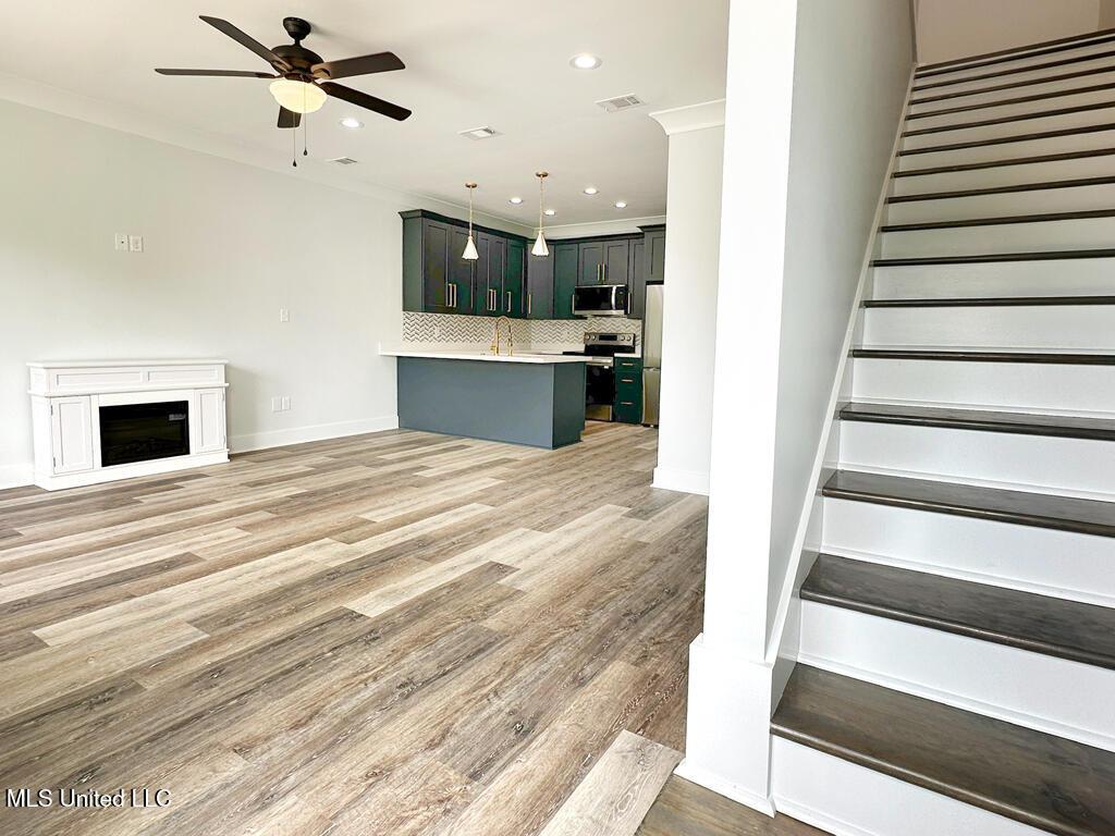 Image 4: Kitchen-LivingArea_03