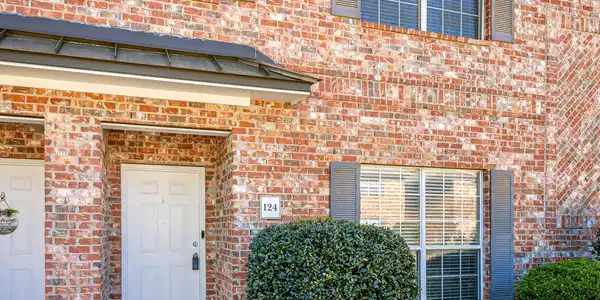 124 Armand Oaks