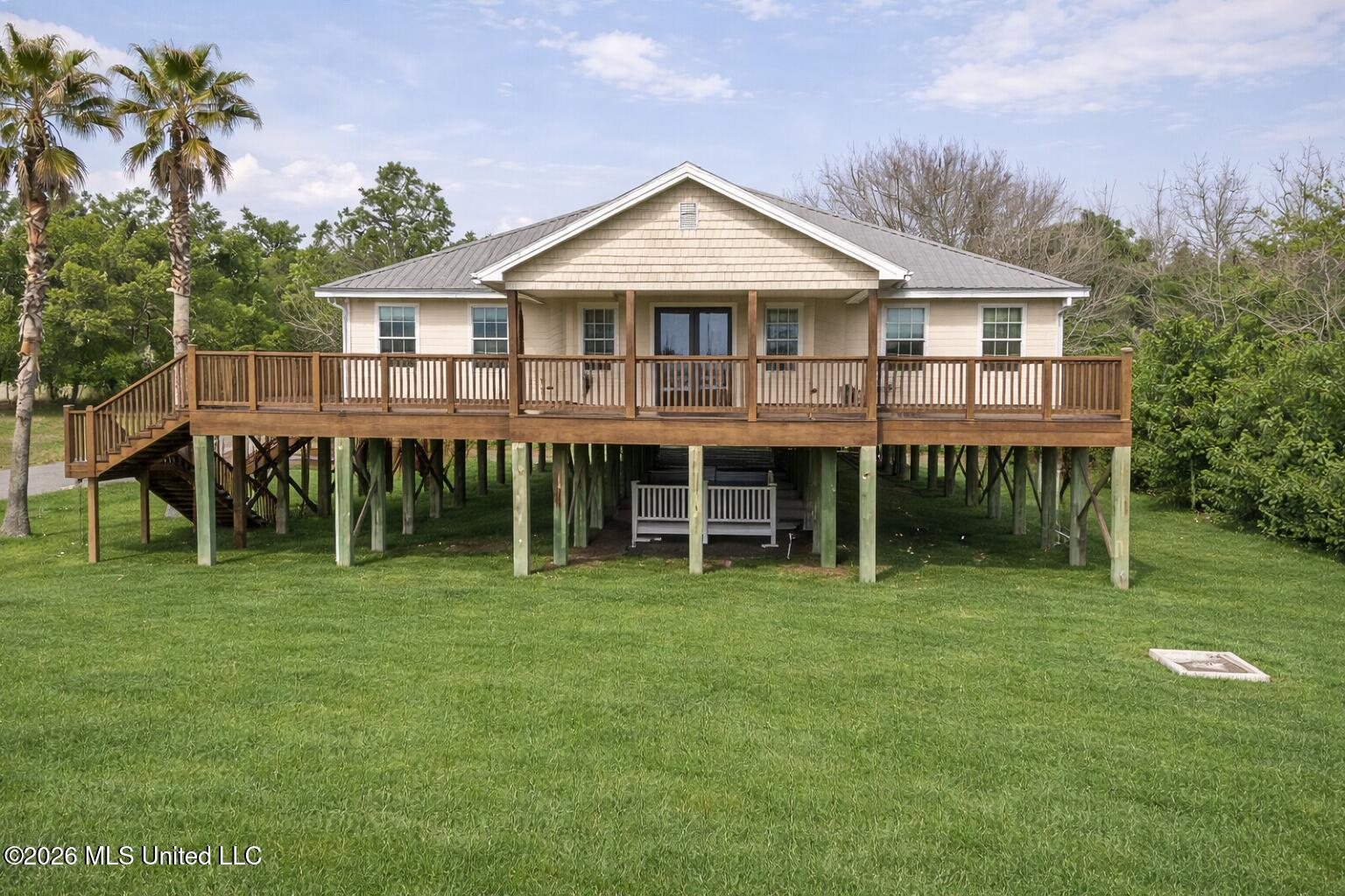 Image 1: Front of house facing Ocean
