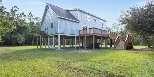 Image 3: 749 E North Street