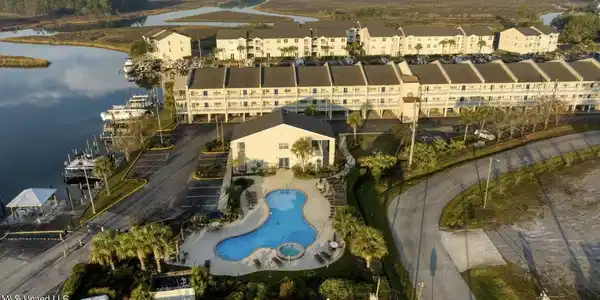 2421 Beachview Drive