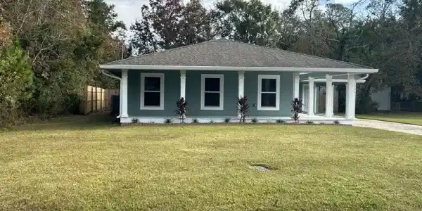 122 Lakeside Drive