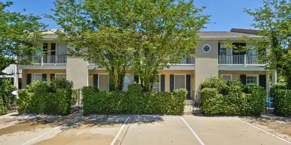 105 Demontluzin Avenue