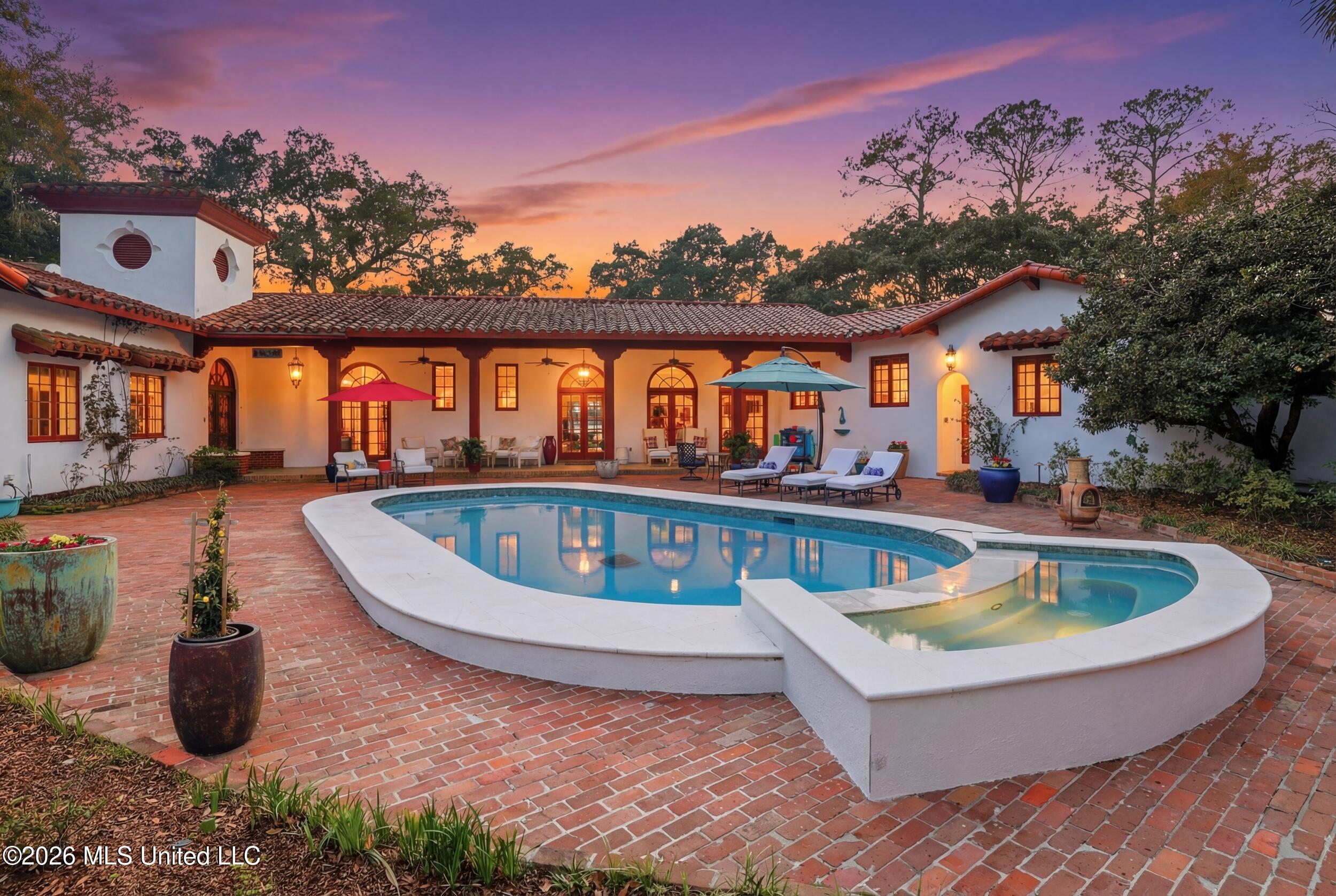 Image 2: GRAND ENTERY TO FRONT FOYER