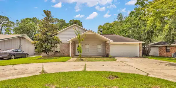 3201 Beachview Drive