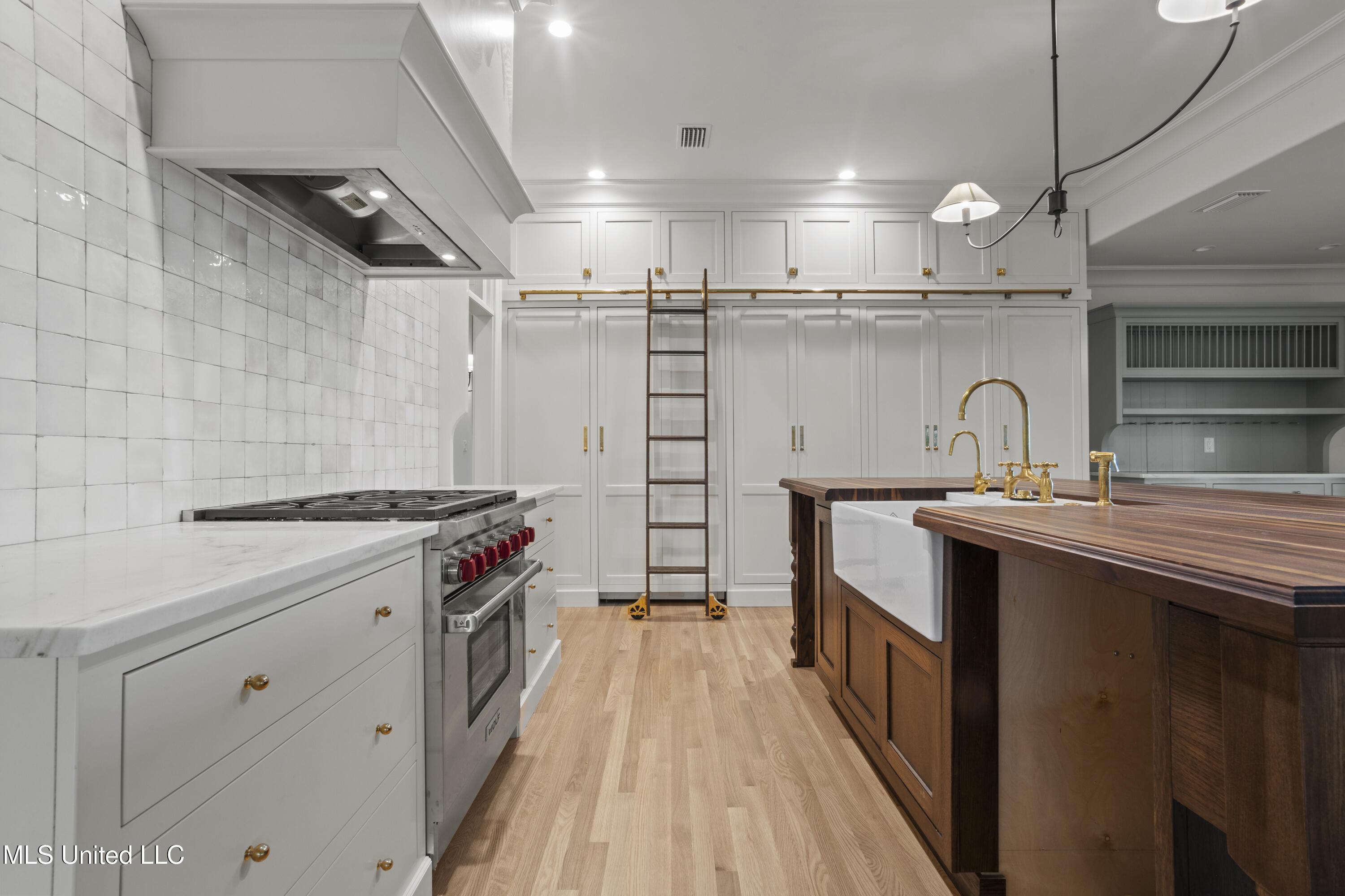 Image 3: Integrated refrigerator