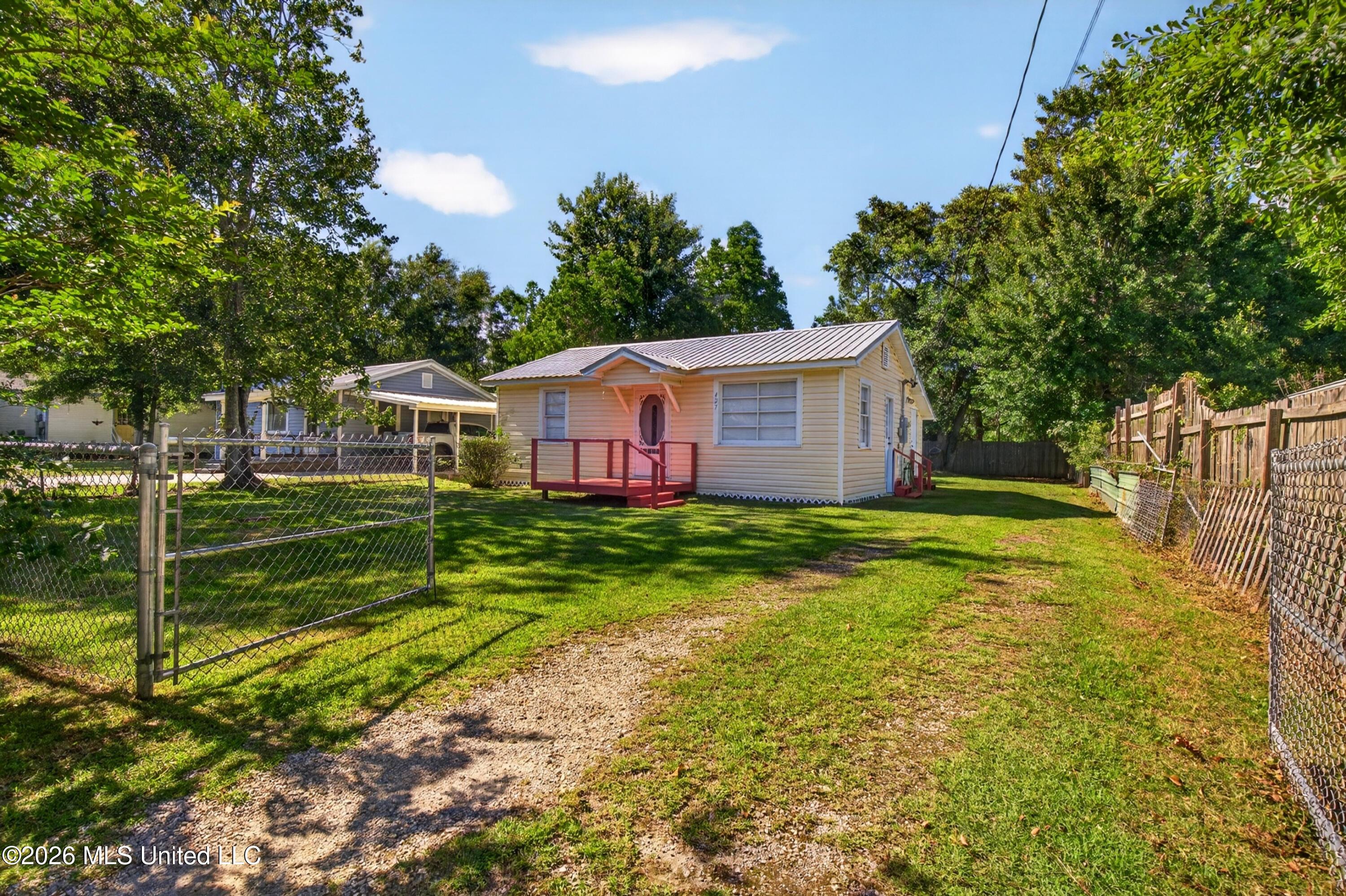 Image 3: 427Wainwrightst.-4